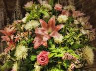 Девушка Розы букет, розы, гвоздики, хризантемы обои рабочий стол