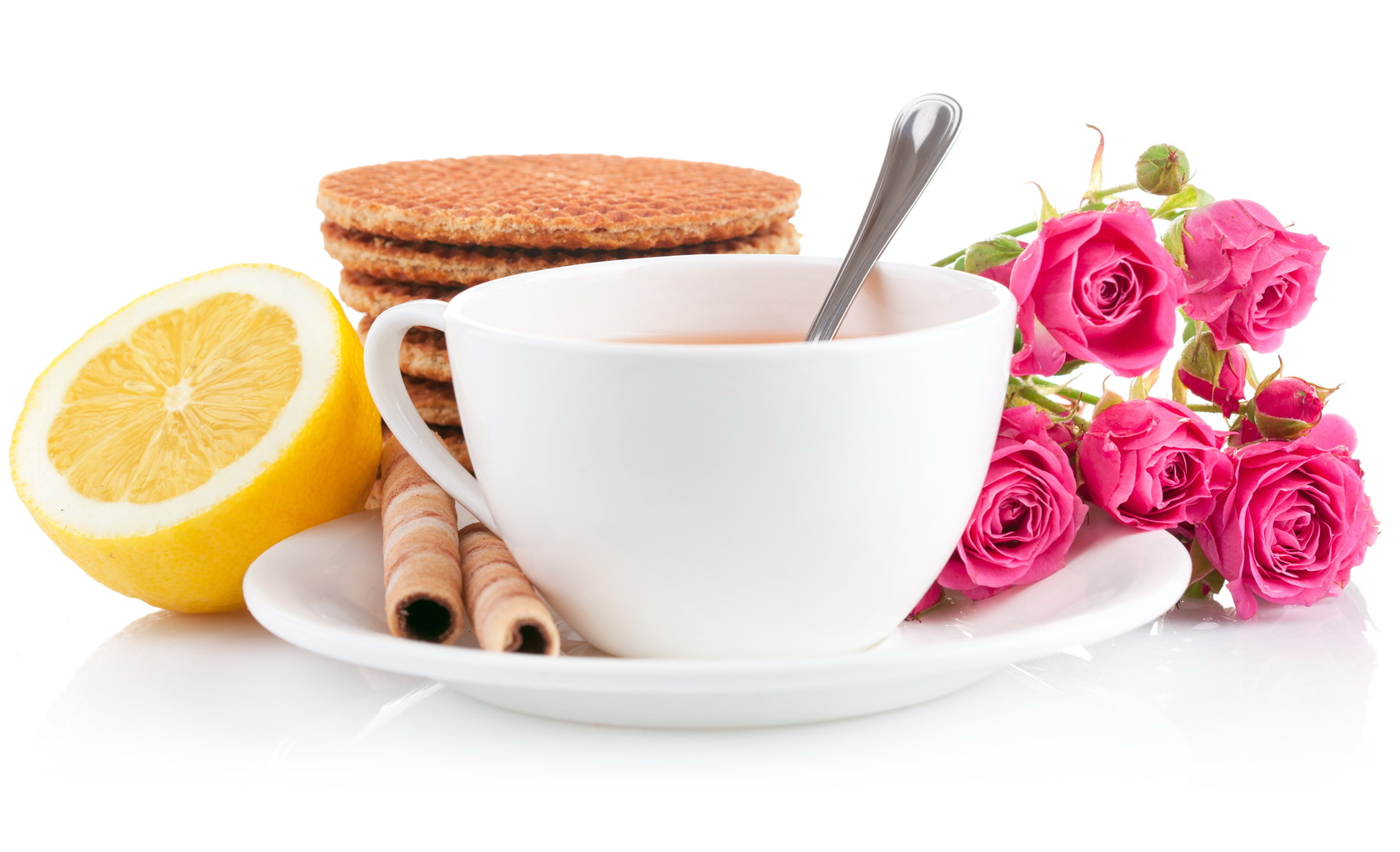Цветы Розы розы, чашка чая, печенье, лимон картинка, обои рабочий стол