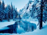 Девушка Зима горы, деревья, речка обои рабочий стол