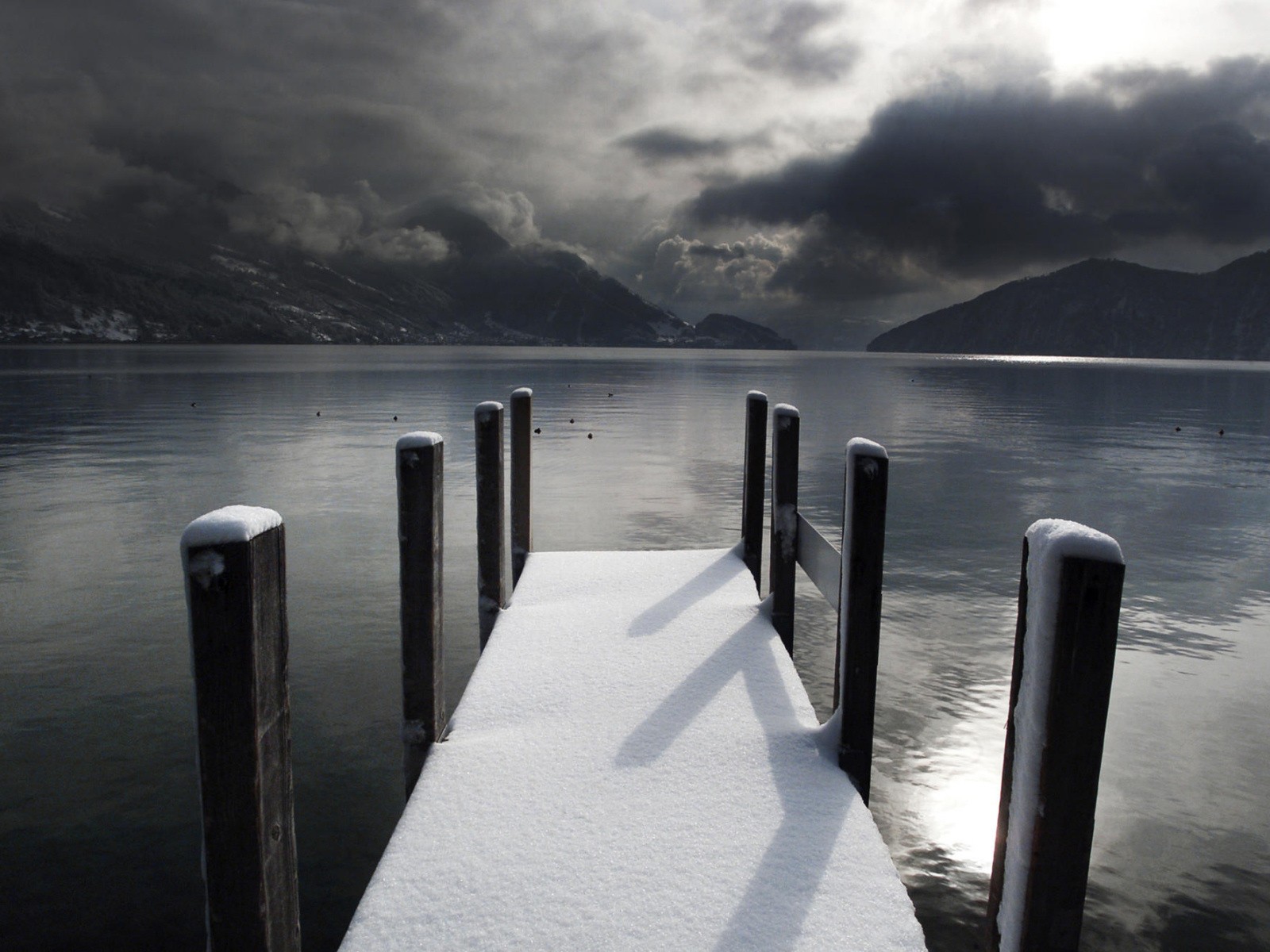 Природа, пейзаж Зима причал, озеро, снег, грусть красивые обои рабочий стол