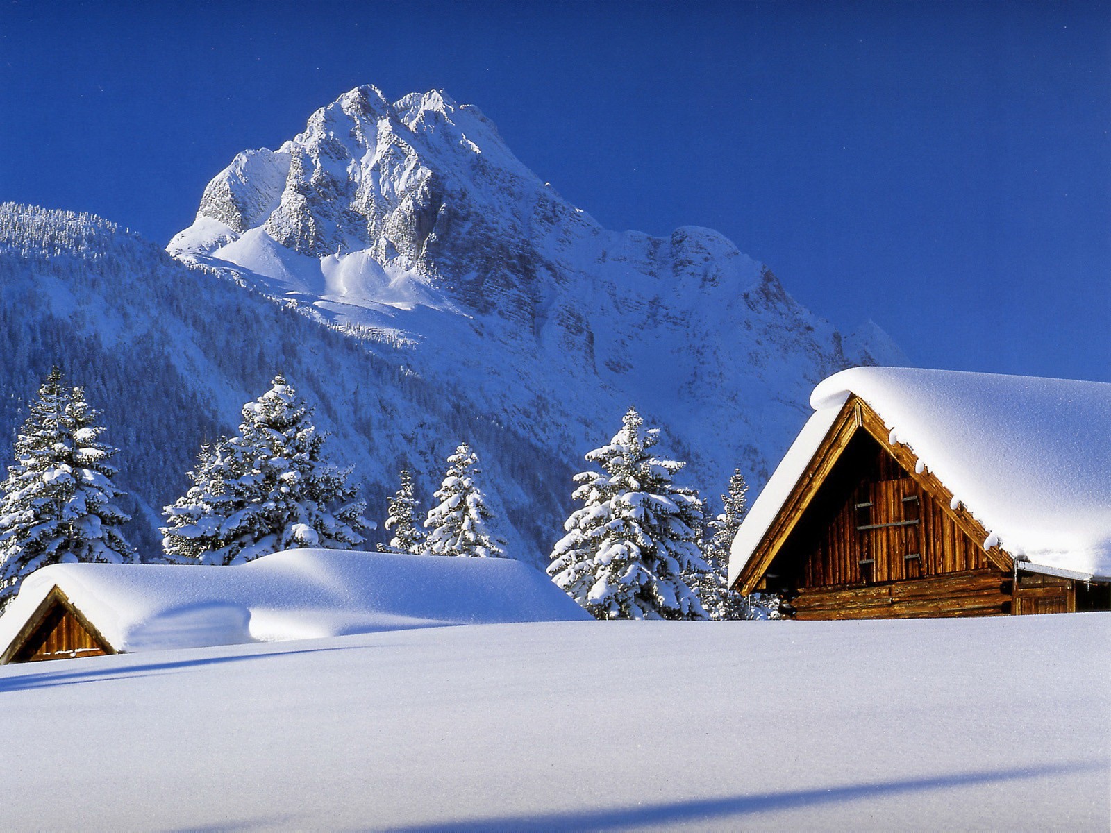 Природа, пейзаж Зима горы, снег, домики, крыши красивые обои рабочий стол