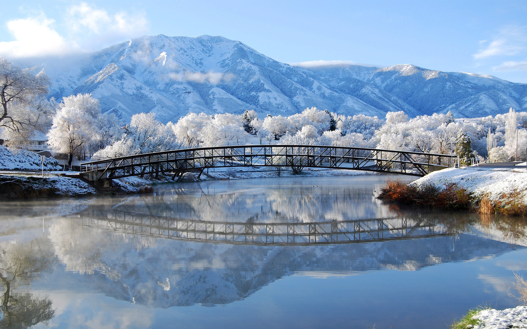 Природа, пейзаж Реки, озера зима, снег, иней, река, мост, горы красивые обои рабочий стол