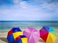Девушка Море зонты, пляж, лето, песок, горизонт, небо обои рабочий стол